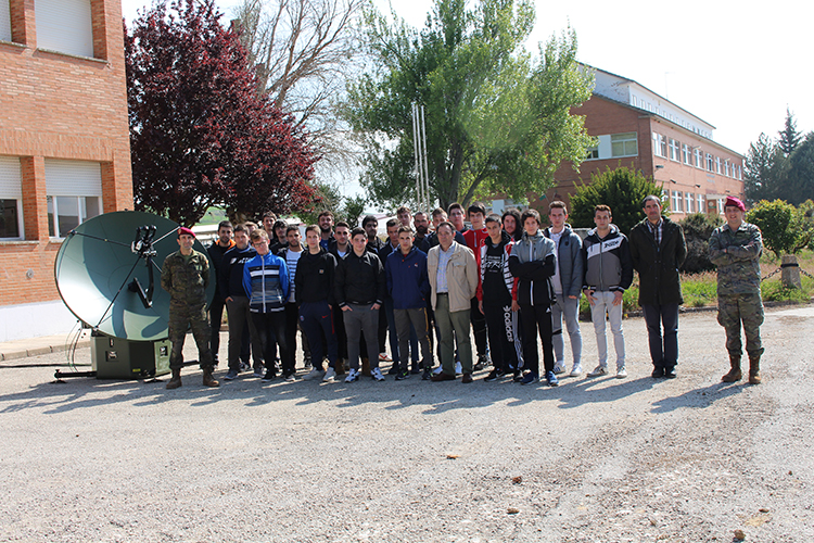 Visita al cuartel militar del Regimiento de Transmisiones