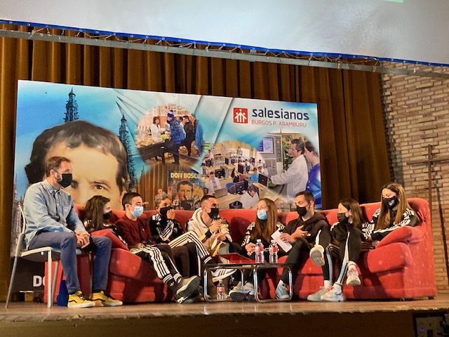 VISITA DEL EQUIPO FEMENINO NSB DE BURGOS EN SALESIANOS