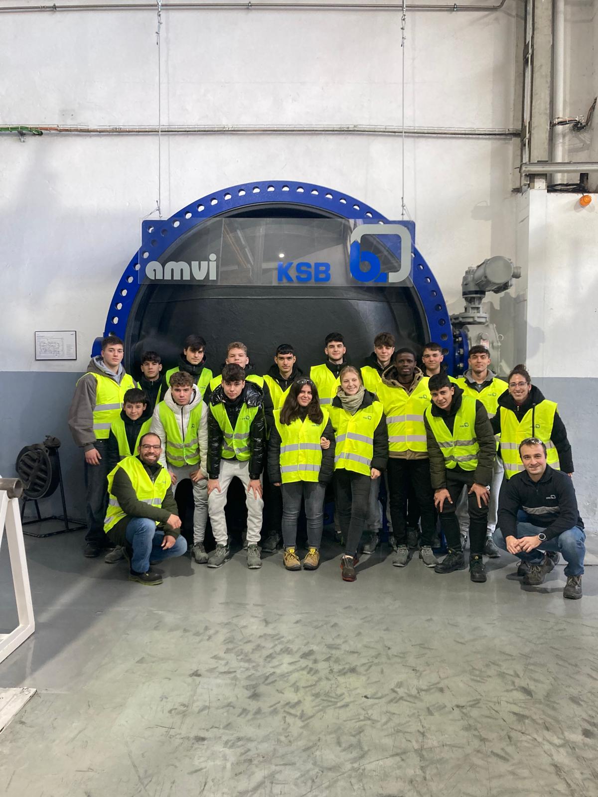 VISITA  DE ALUMNOS A AMVI-KSB